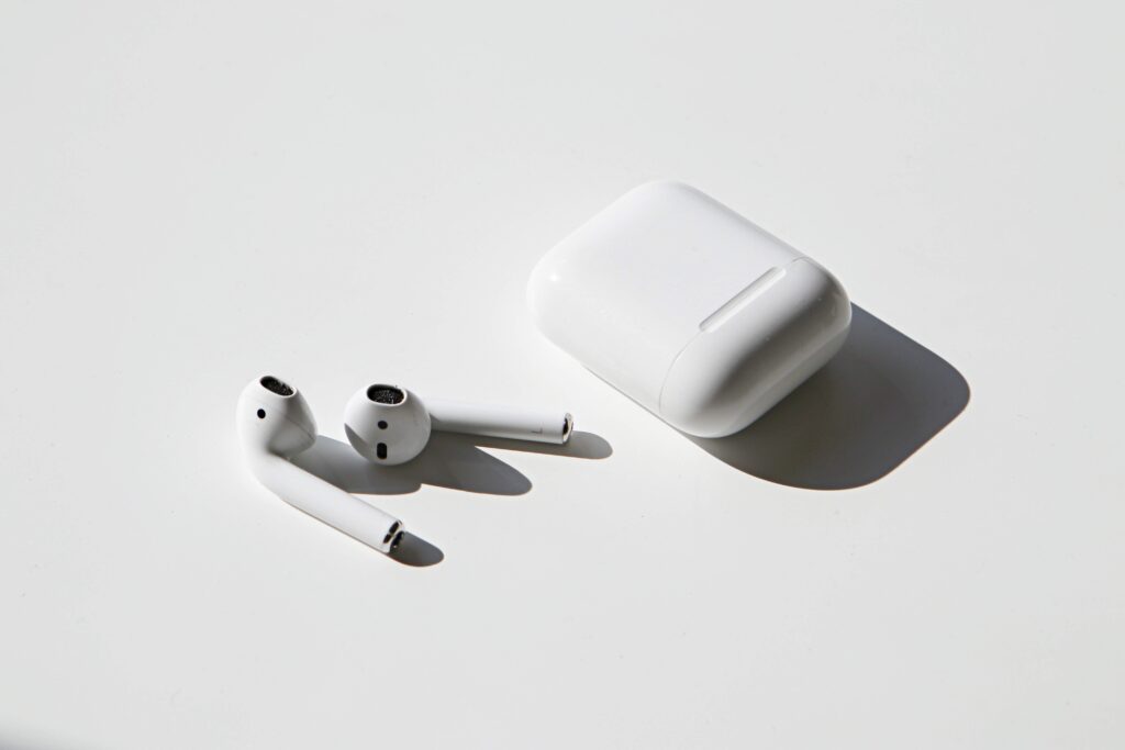 how to connect apple airpods to laptop